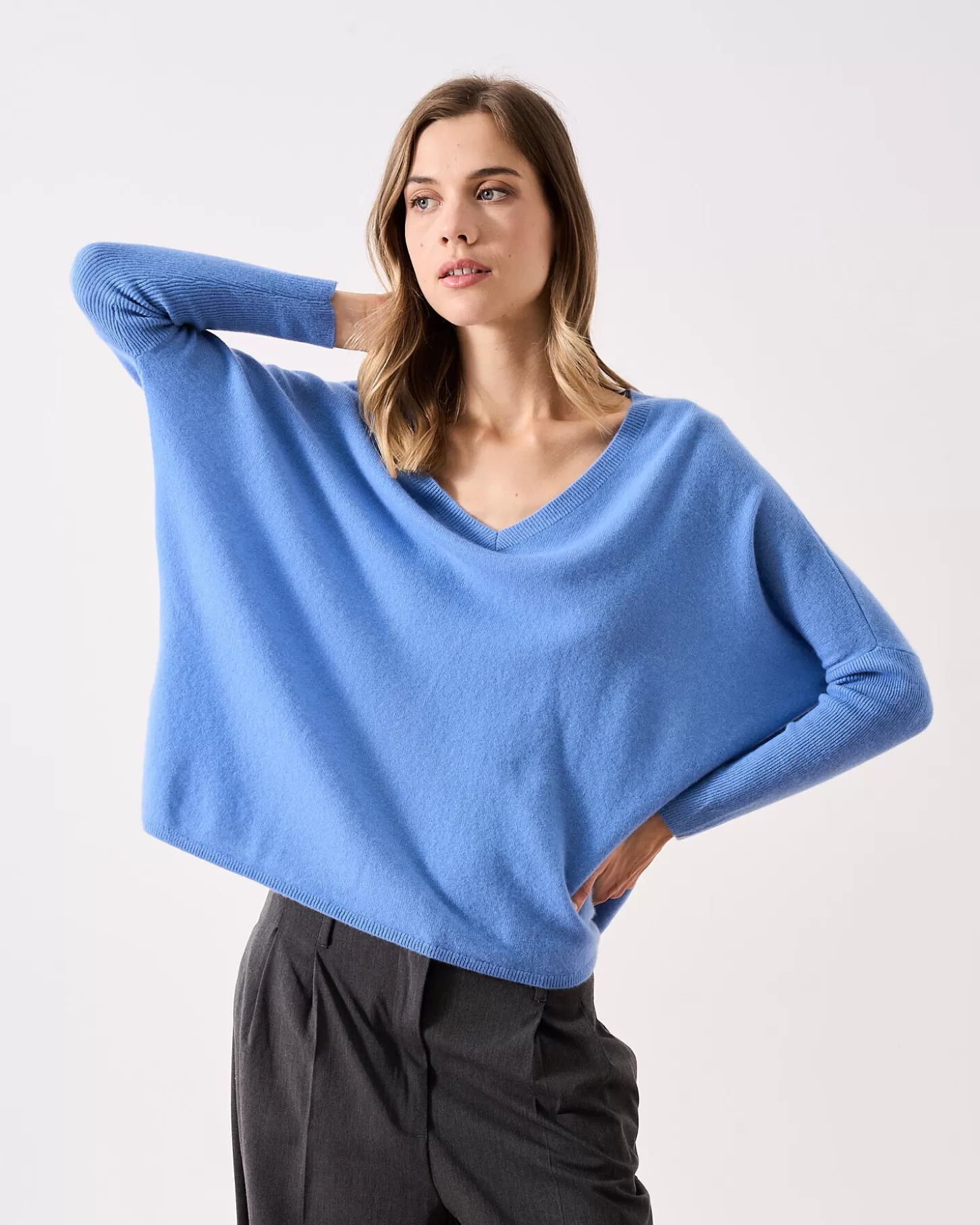 Col V | Ponchos>Absolut Cashmere Camille. Cornflower