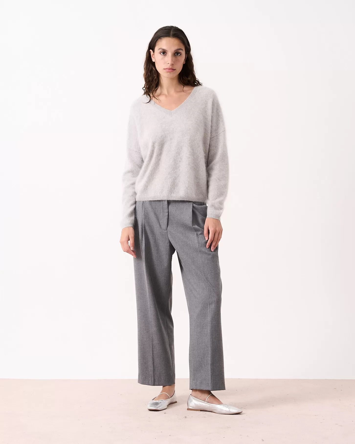 Cachemire Brossé | Col V>Absolut Cashmere Soeli. Gris chiné clair